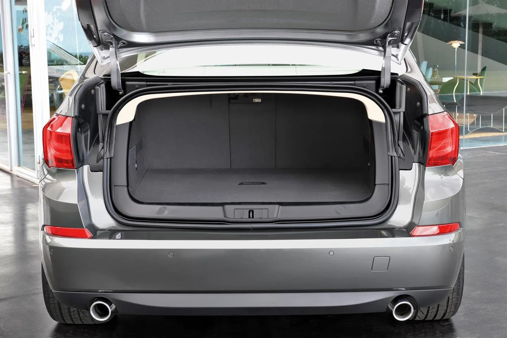 BMW_5_series_6_generation_restyling__Liftback__5.jpg