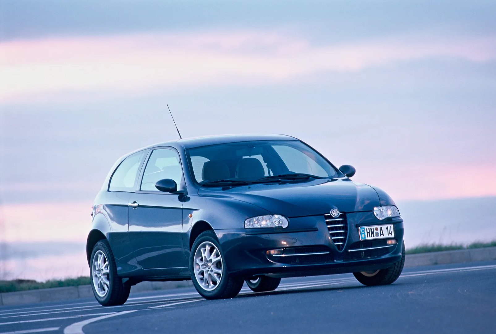 Alfa Romeo_147_1_generation__Hatchback_3-door__11.jpg
