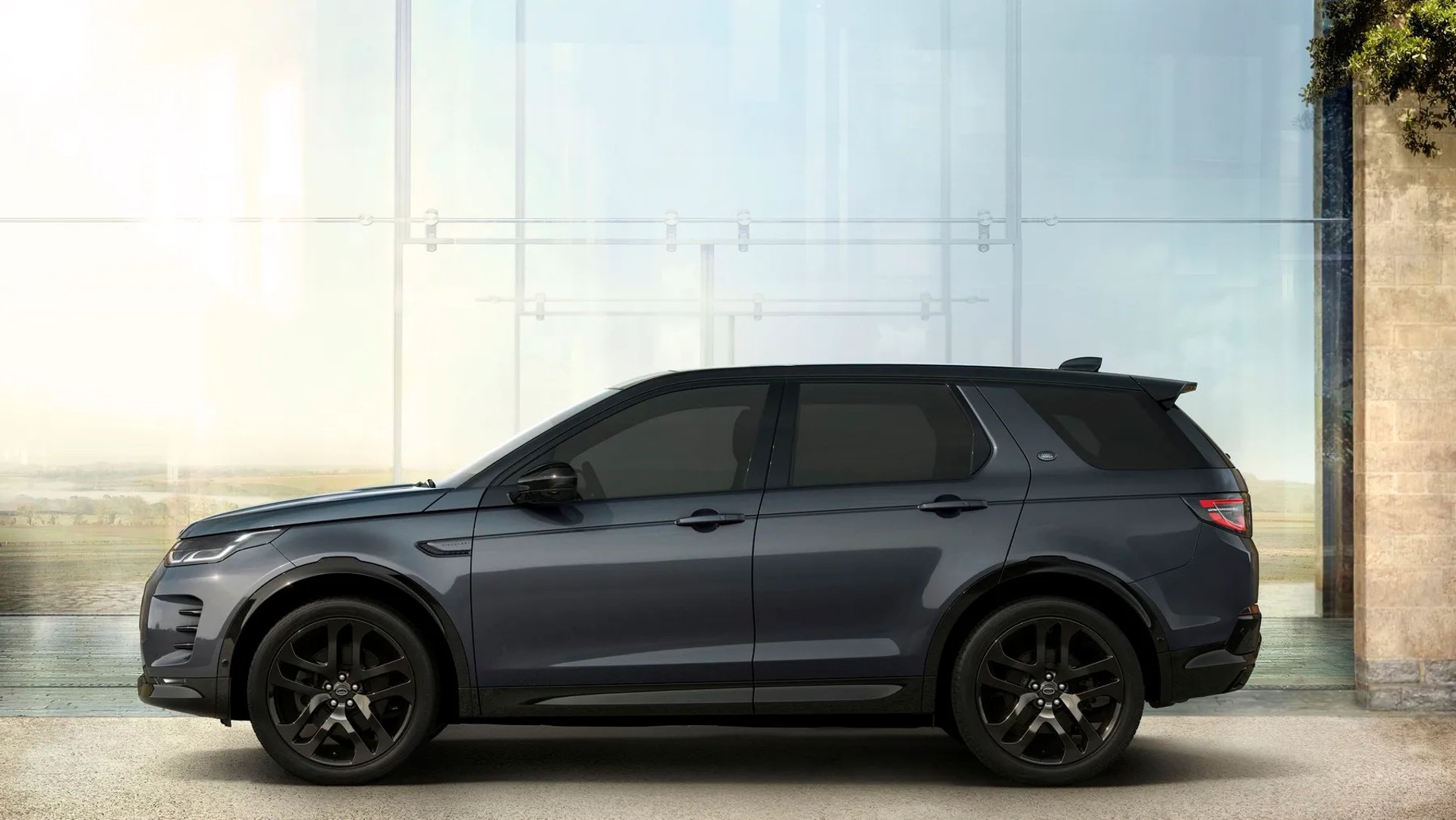Land Rover_Discovery_Sport_1_generation_restyling_2__SUV_5-doors__1.jpg