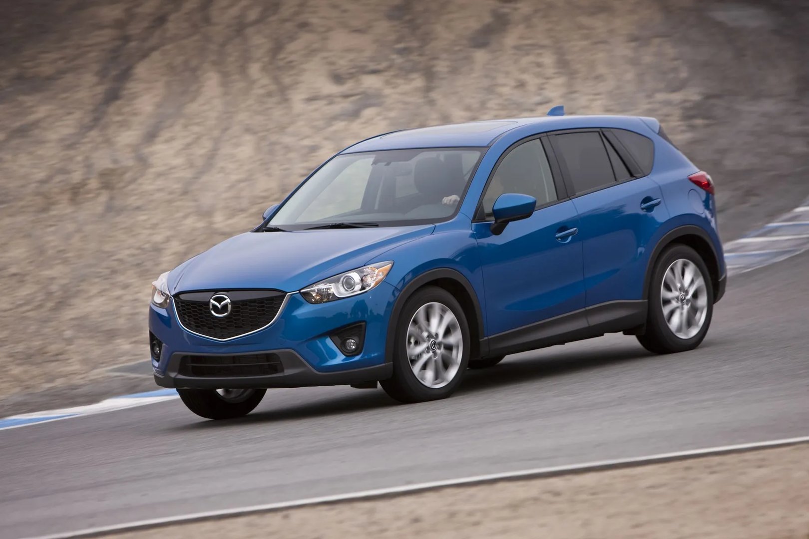 Mazda_CX-5_1_generation__SUV_5-doors__12.jpg