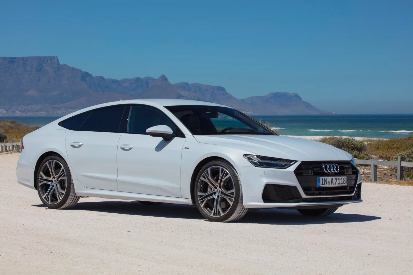 Audi_A7_2_generation__Liftback__13.jpg