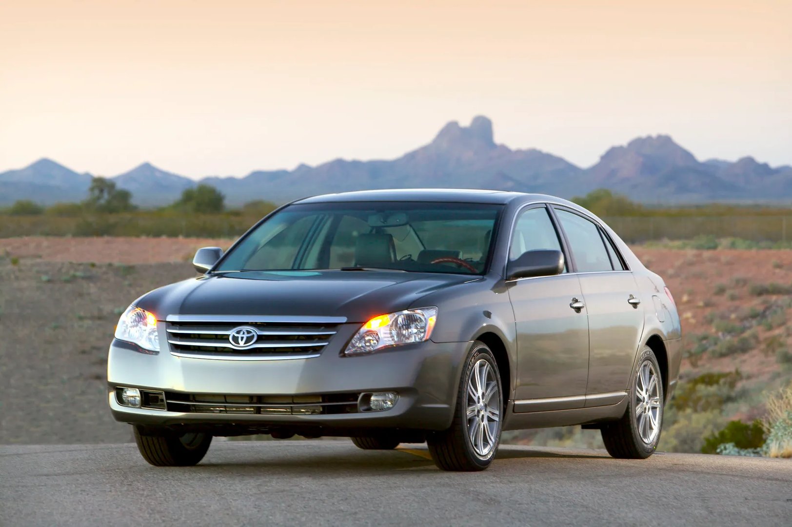Toyota_Avalon_3_generation__Sedan__4.jpg