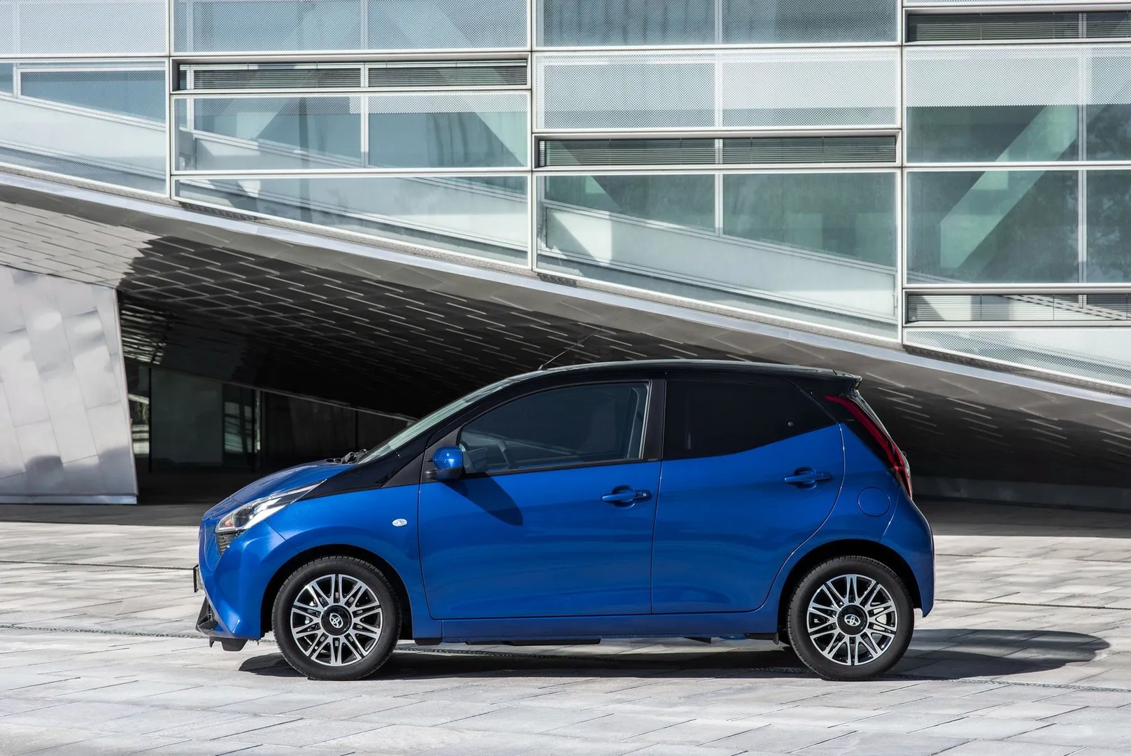 Toyota_Aygo_2_generation_restyling__Mini_5-doors__5.jpg