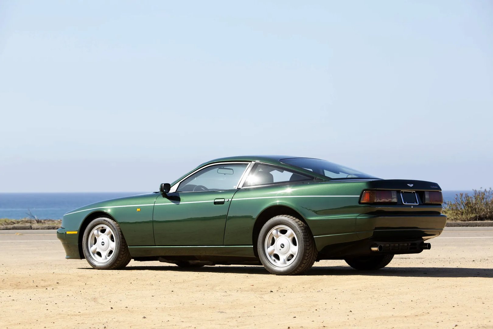 Aston Martin_Virage_1_generation__Coupe__2.jpg