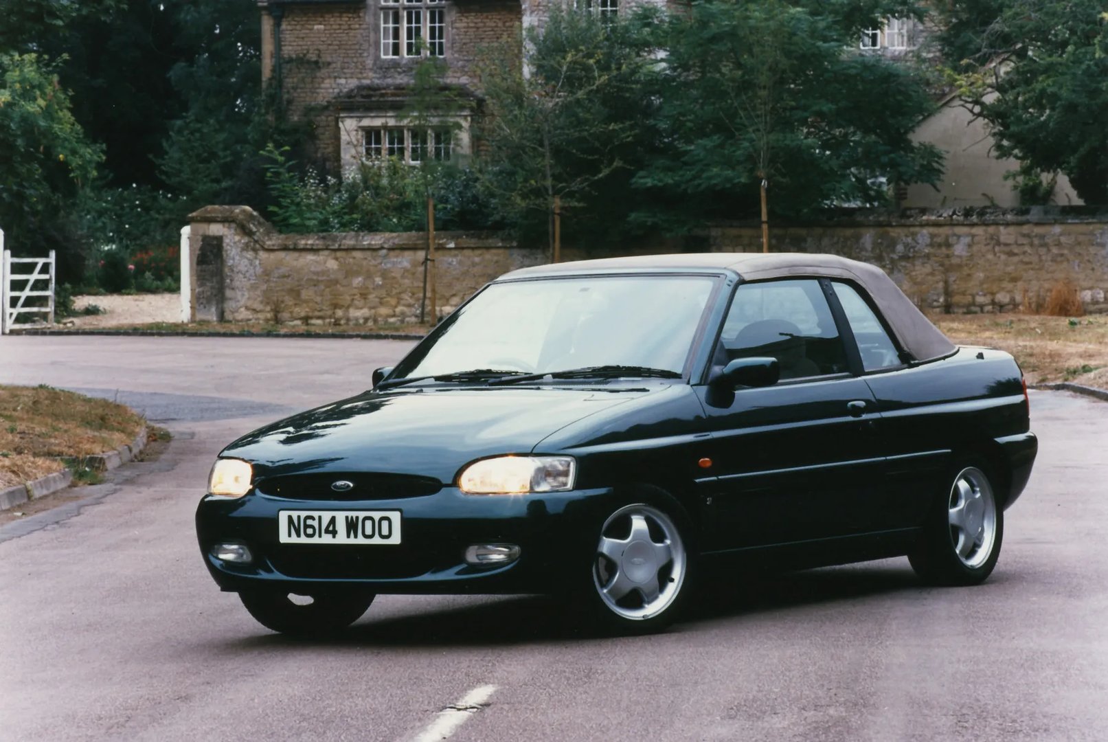 Ford_Escort_5_generation_restyling_2__Cabrio__1.jpg