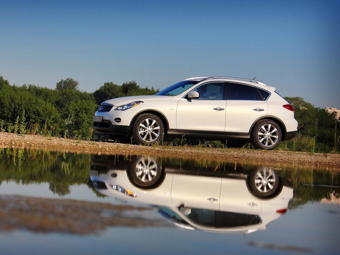 Infiniti_EX_1_generation__SUV_5-doors__5.jpg
