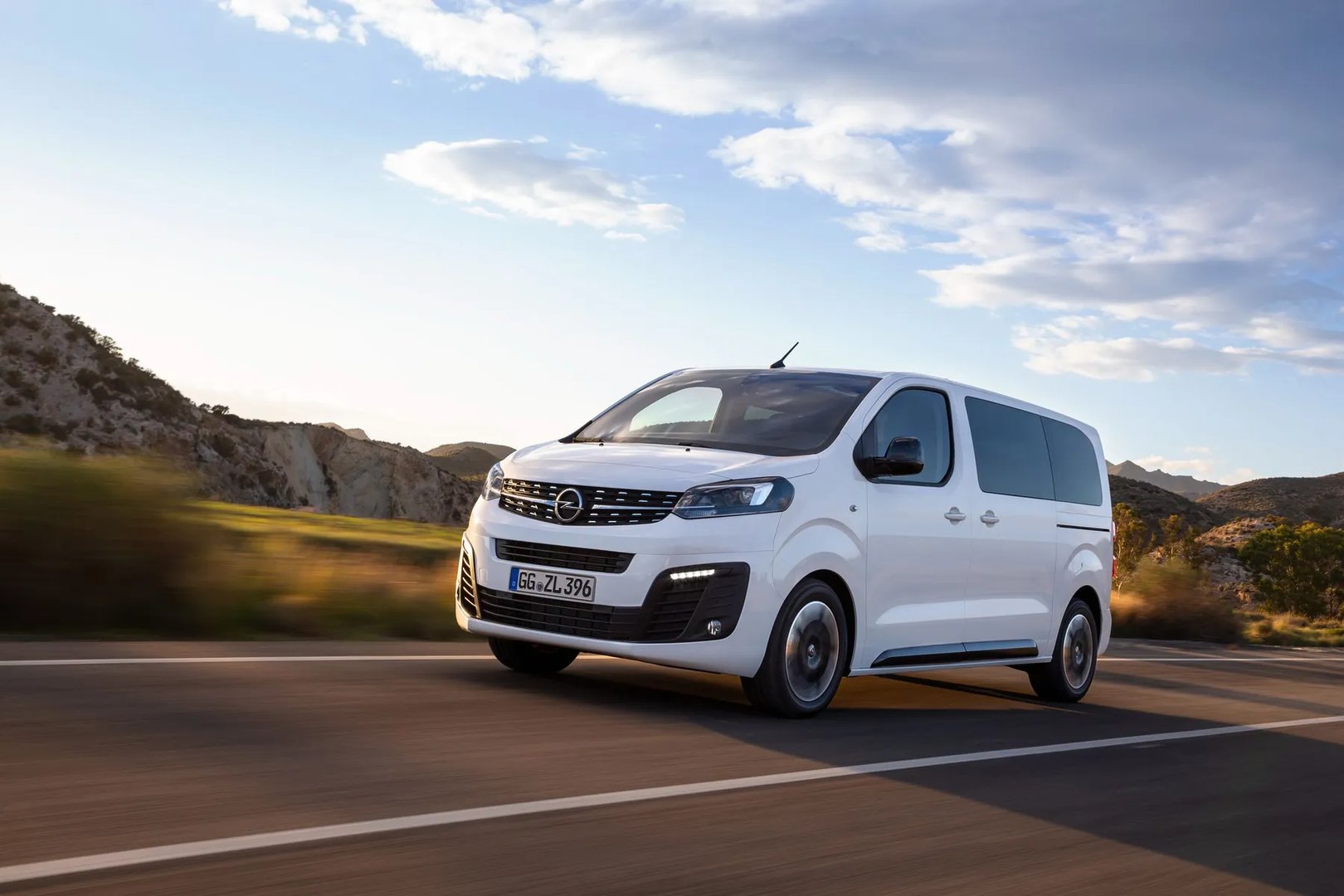 Opel_Zafira_Life_1_generation__Minivan__8.jpg