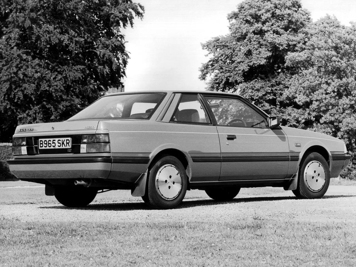 Mazda_626_2_generation__Coupe__1.jpg