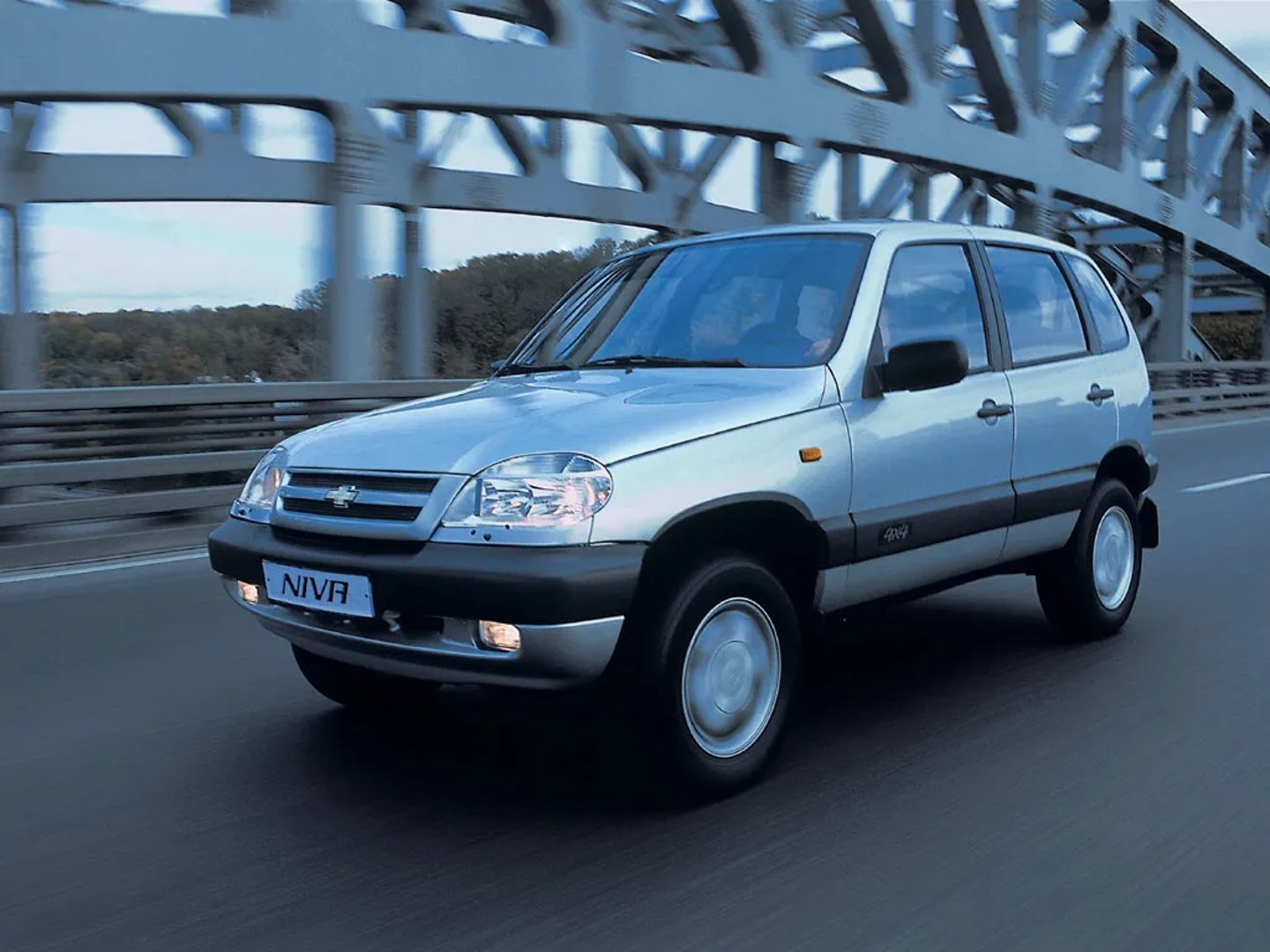 Chevrolet_Niva_1_generation__SUV_5-doors__4.jpg