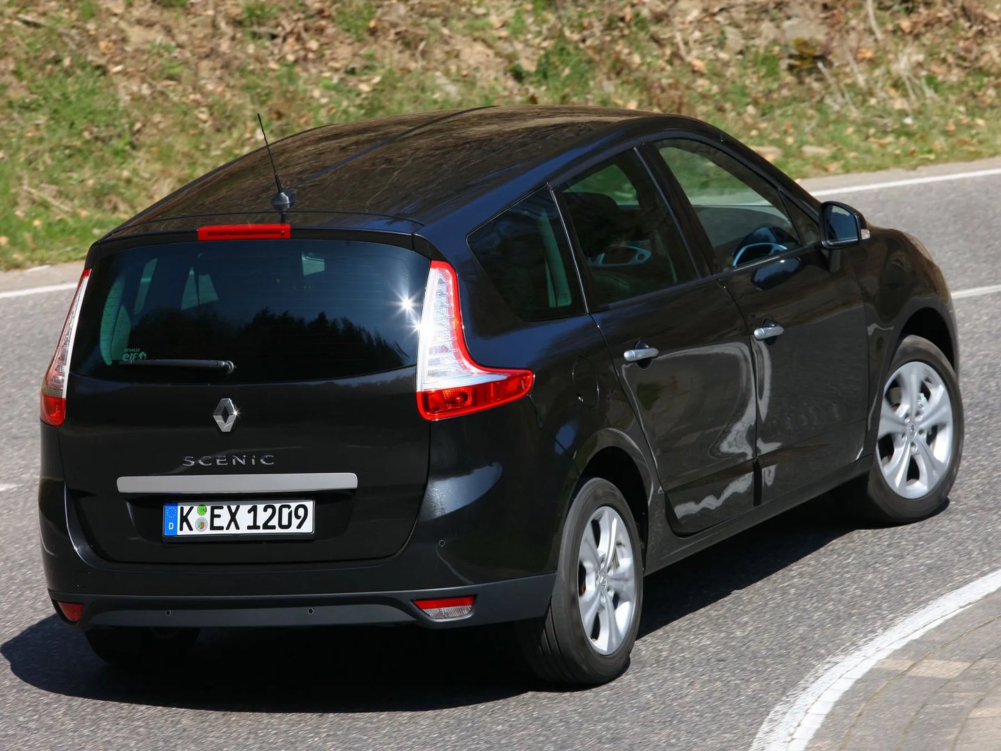 Renault_Grand_Scenic_3_generation__Compact_Van__11.jpg