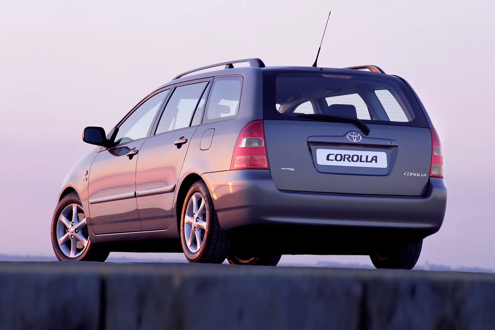 Toyota_Corolla_9_generation__Estate_5-door__4.jpg
