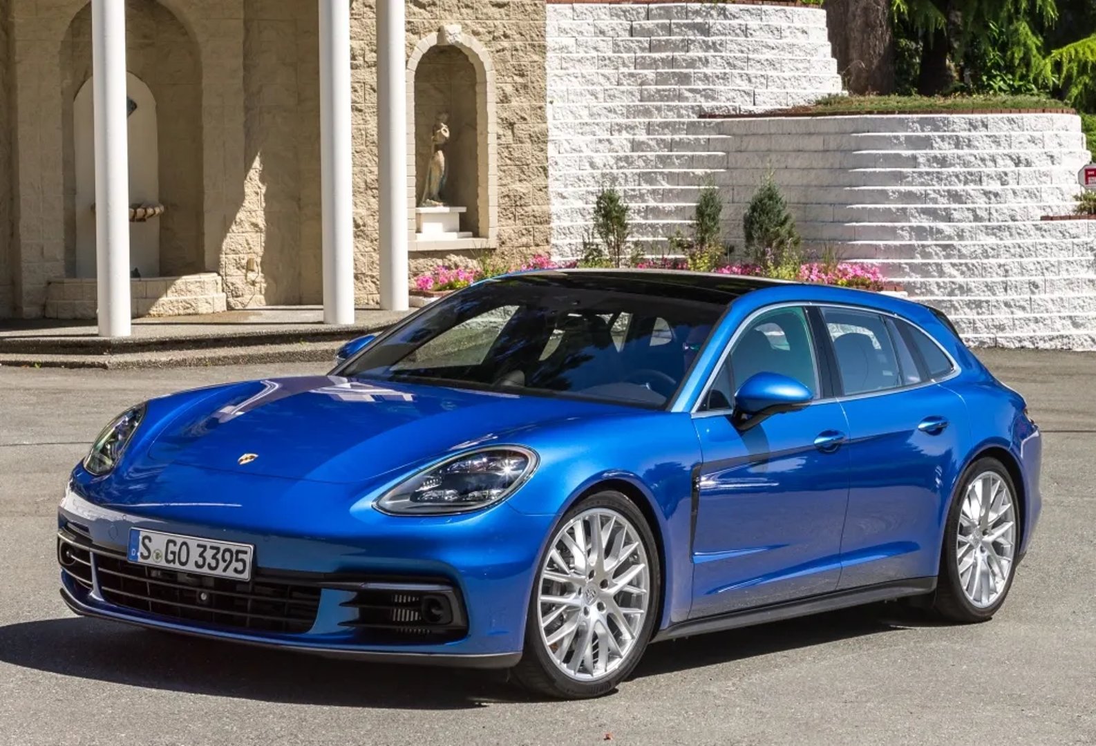 Porsche_Panamera_2_generation__Estate_5-door__2.jpg