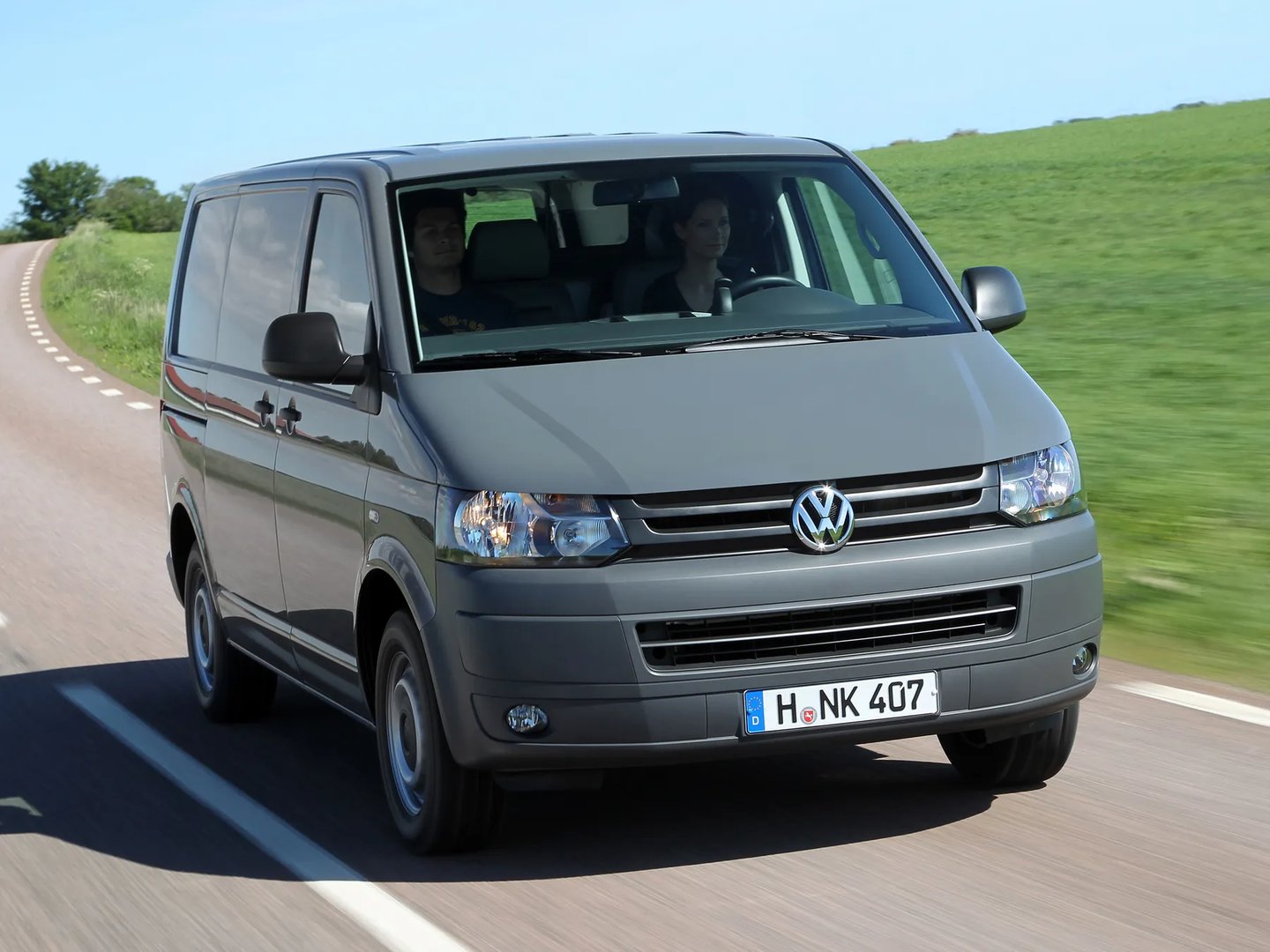 Volkswagen_Transporter_5_generation_restyling__Minivan__5.jpg