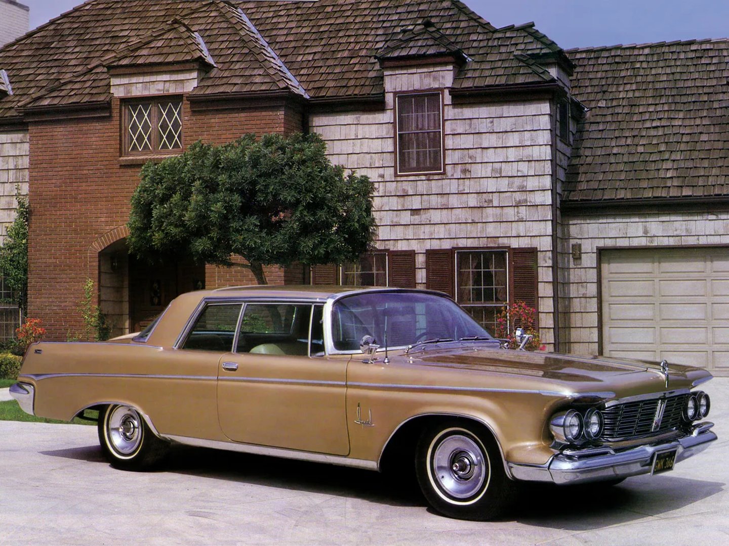 Chrysler_Imperial_Crown_1_generation__Coupe_Hardtop__2.jpg
