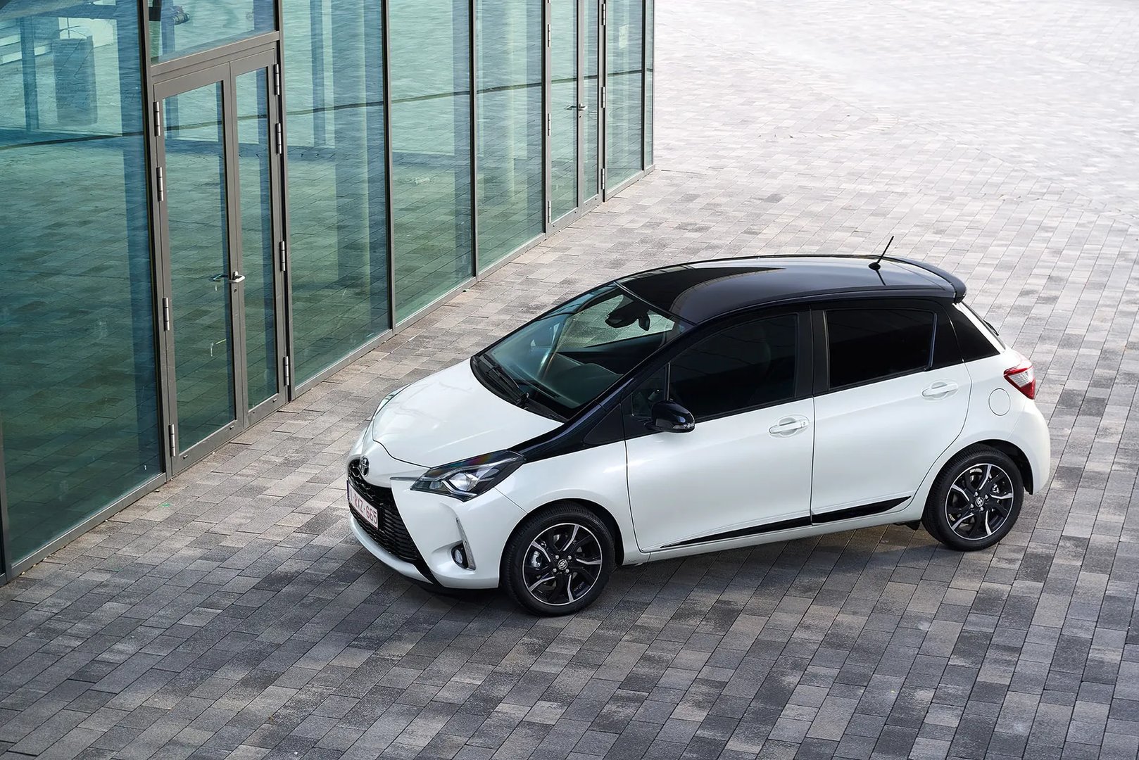 Toyota_Yaris_3_generation_restyling_2__Mini_5-doors__12.jpg