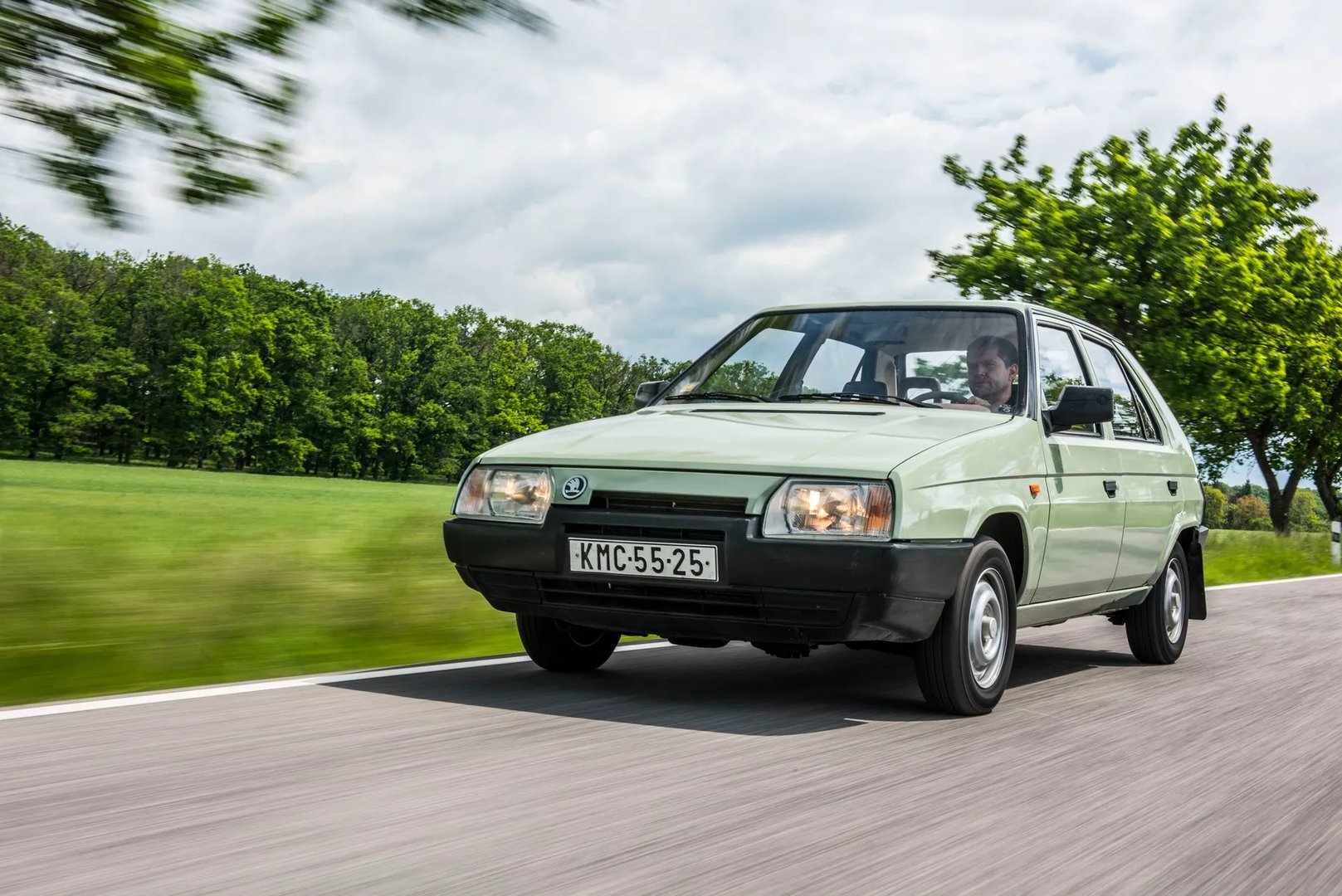 Skoda_Favorit_1_generation__Hatchback_5-door__1.jpg