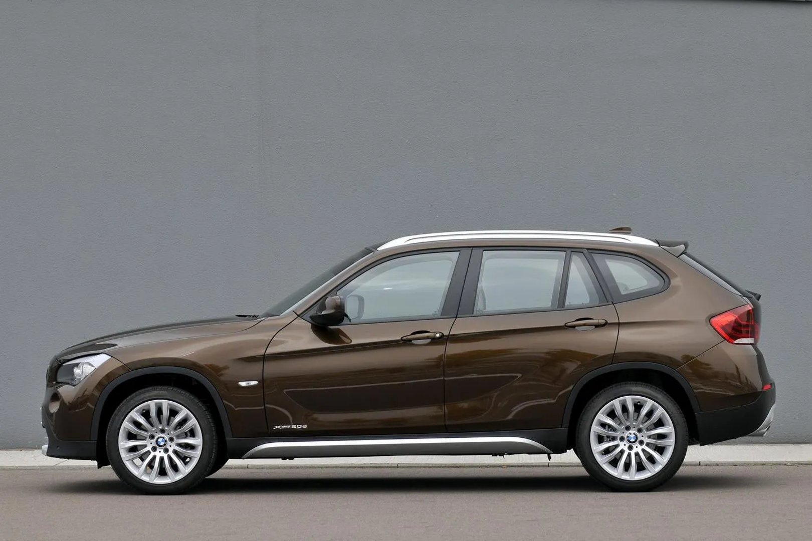 BMW_X1_1_generation__SUV_5-doors__3.jpg