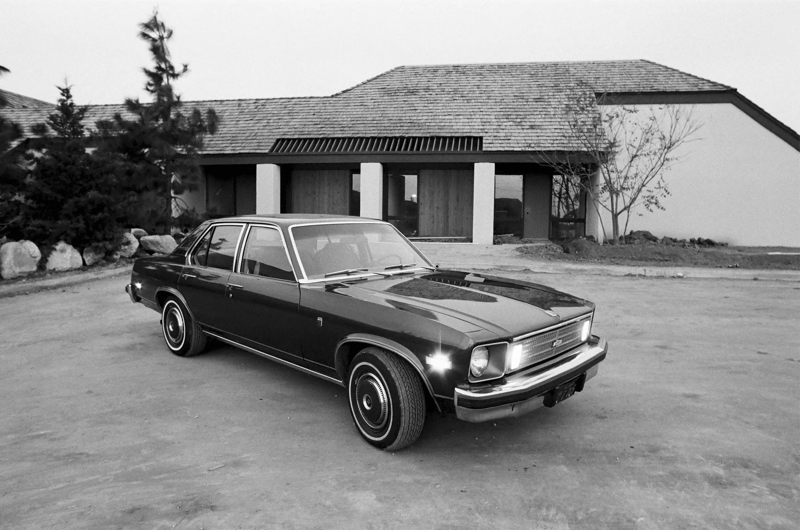 Chevrolet_Nova_4_generation__Sedan__4.jpg