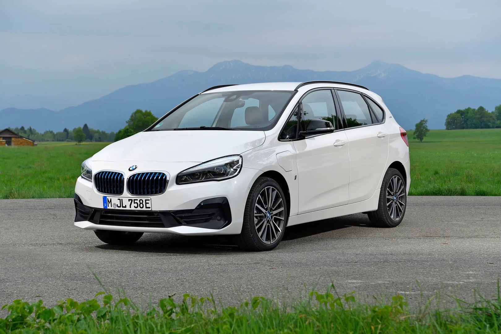 BMW_2_series_Active_Tourer_1_generation_restyling__Compact_Van__7.jpg