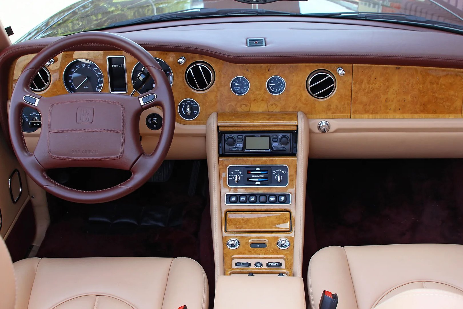 Rolls-Royce_Corniche_5_generation__Cabrio__9.jpg