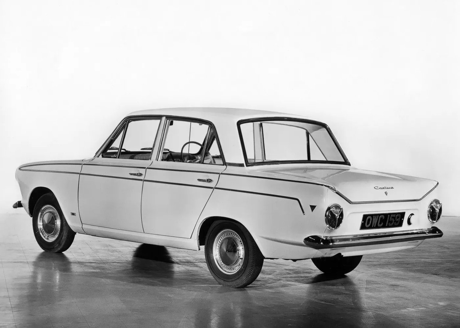 Ford_Cortina_1_generation__Sedan__3.jpg