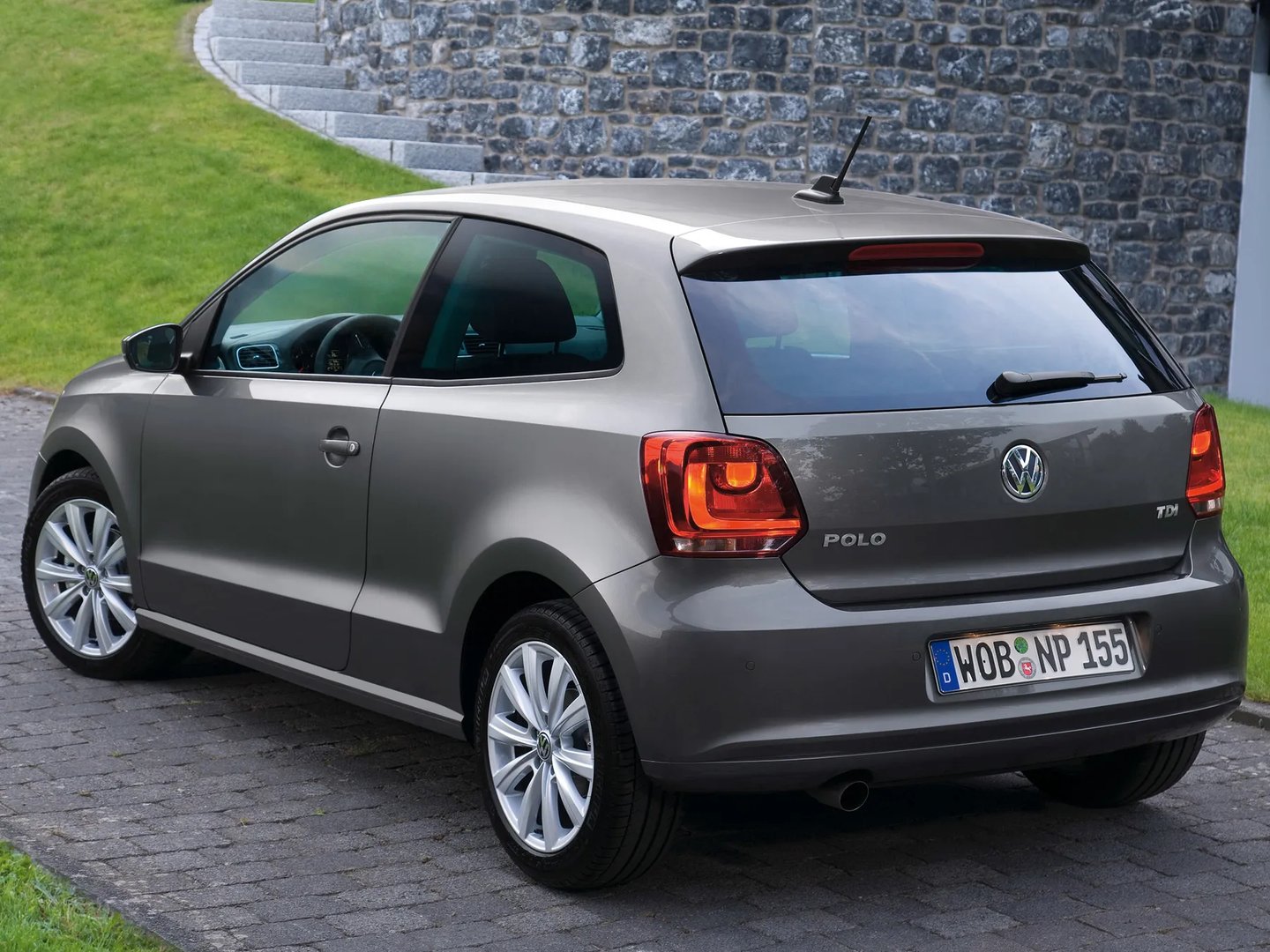 Volkswagen_Polo_5_generation__Mini_3-doors__7.jpg