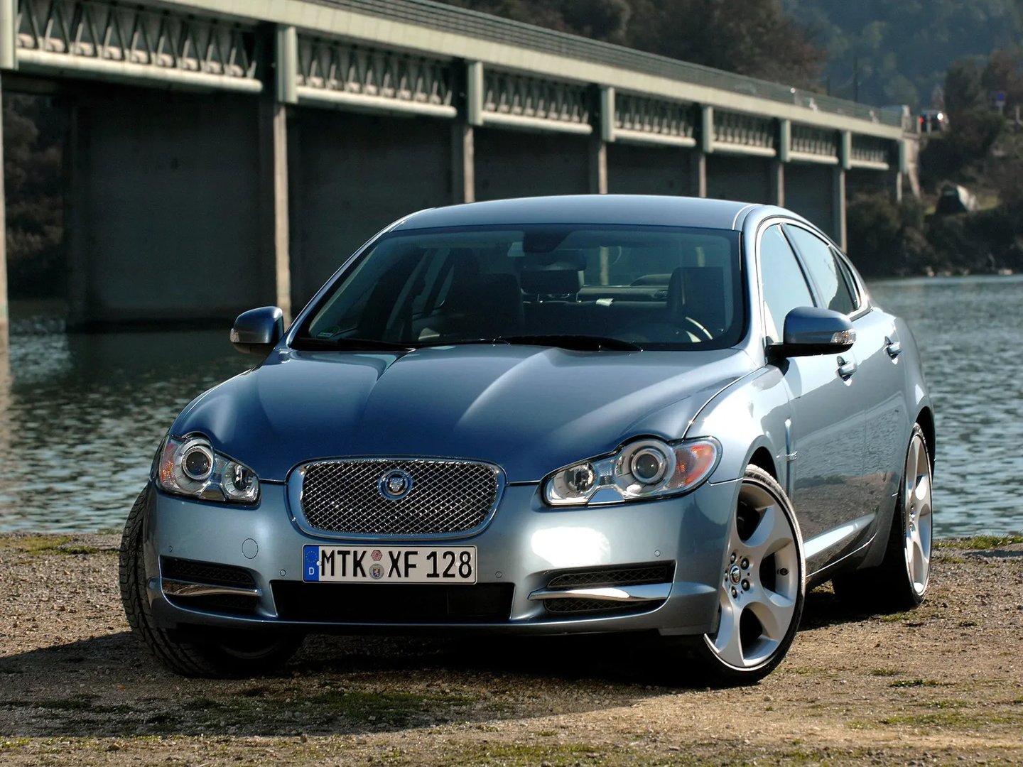 Jaguar_XF_1_generation__Sedan__3.jpg
