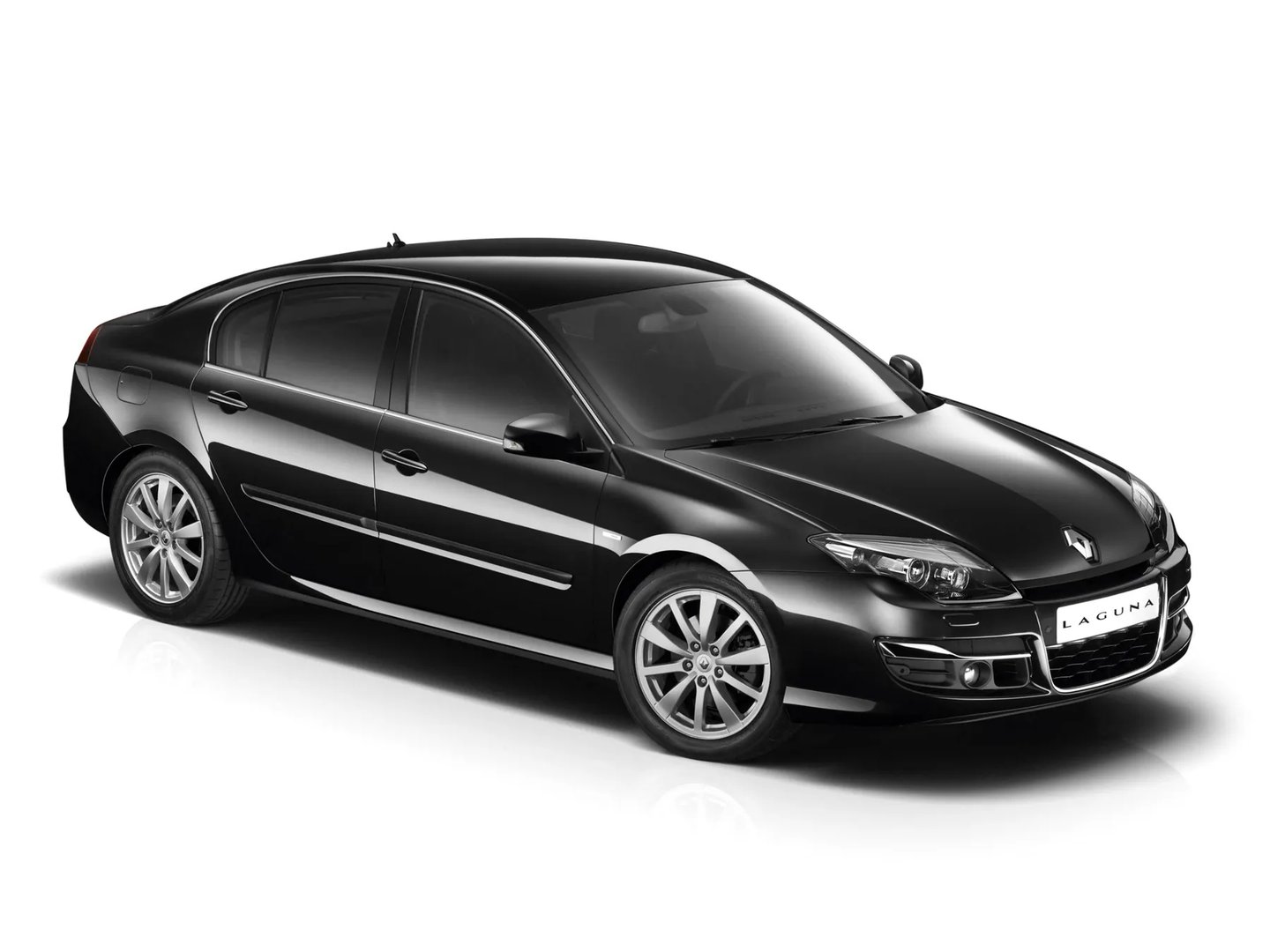 Renault_Laguna_3_generation_restyling__Liftback__1.jpg