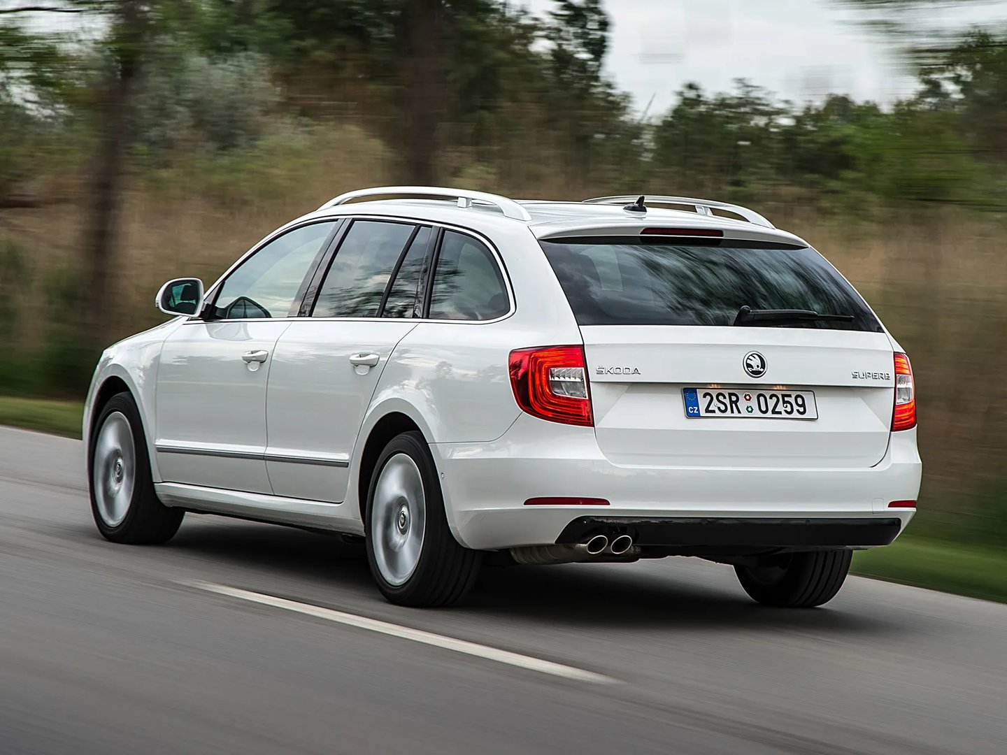 Skoda_Superb_2_generation_restyling__Estate_5-door__5.jpg