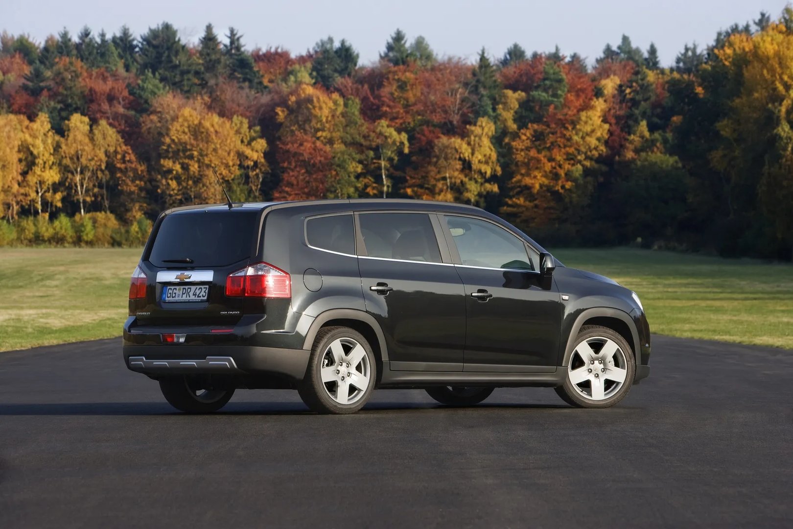 Chevrolet_Orlando_1_generation__Compact_Van__7.jpg