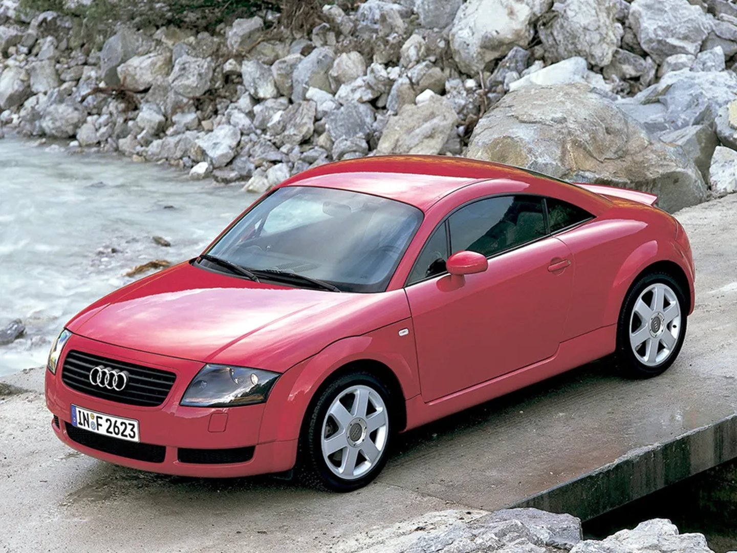 Audi_TT_1_generation__Coupe__1.jpg