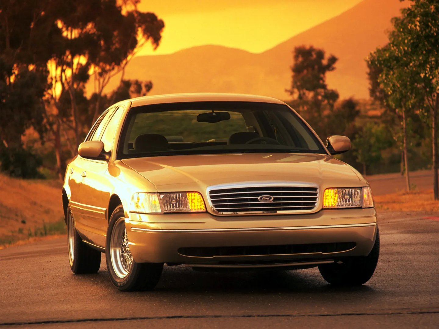 Ford_Crown_Victoria_2_generation__Sedan__11.jpg