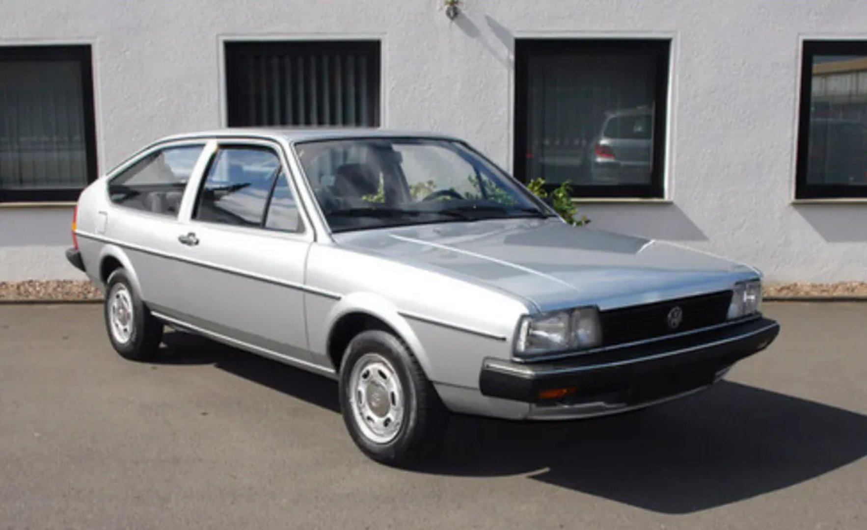 Volkswagen_Passat_2_generation__Hatchback_3-door__1.jpg