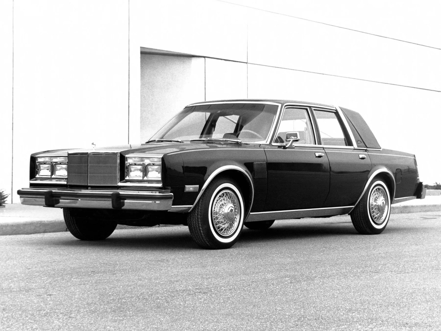 Chrysler_New_Yorker_12_generation__Sedan__2.jpg