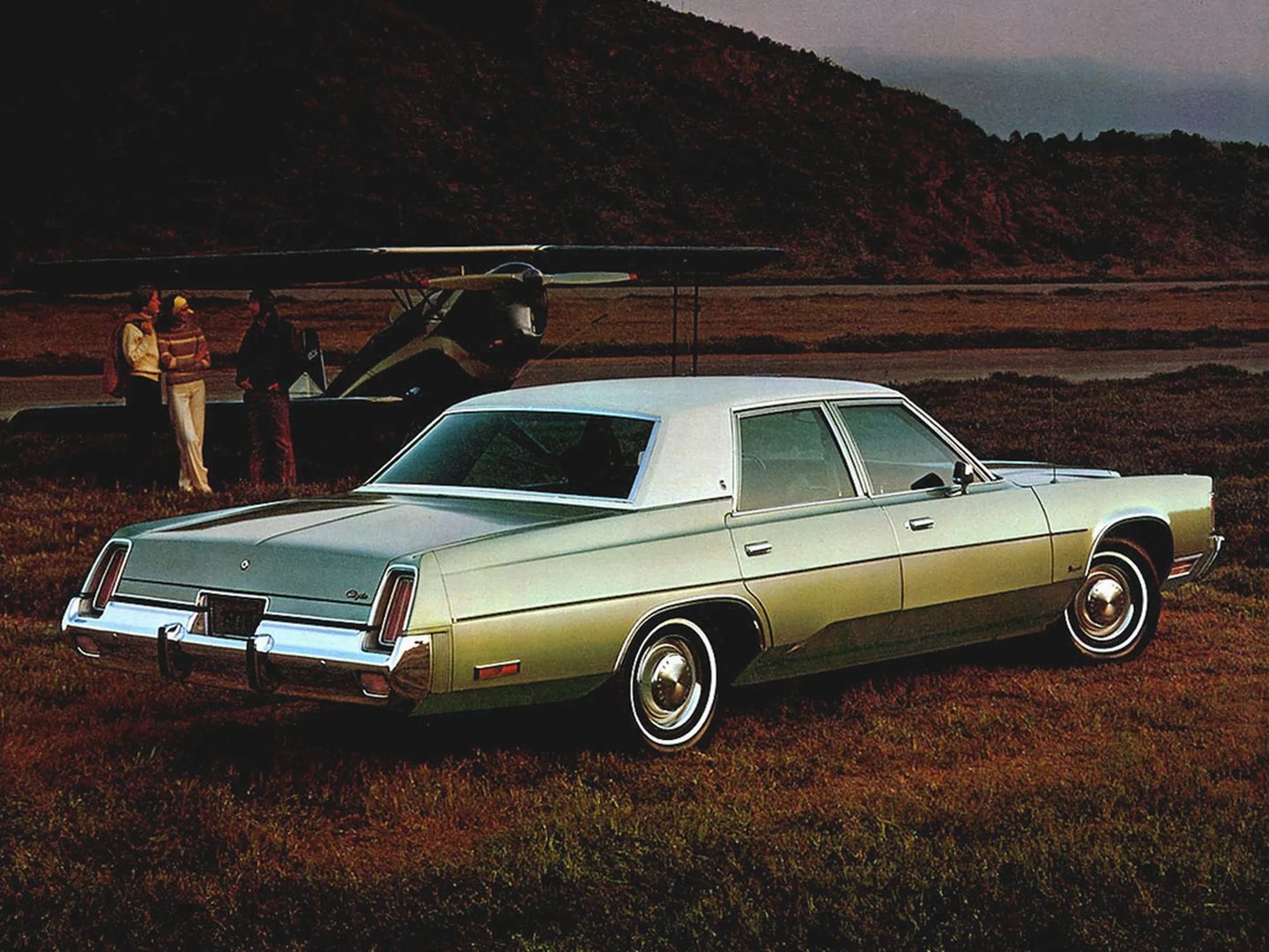 Chrysler_Newport_5_generation__Sedan__1.jpg