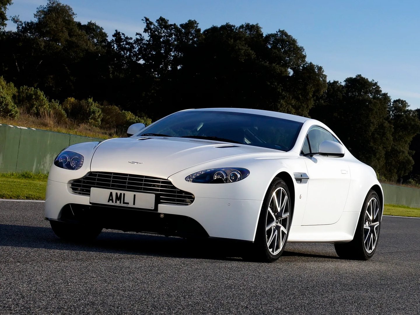 Aston Martin Vantage 3 generation, restyling 2  Coupe