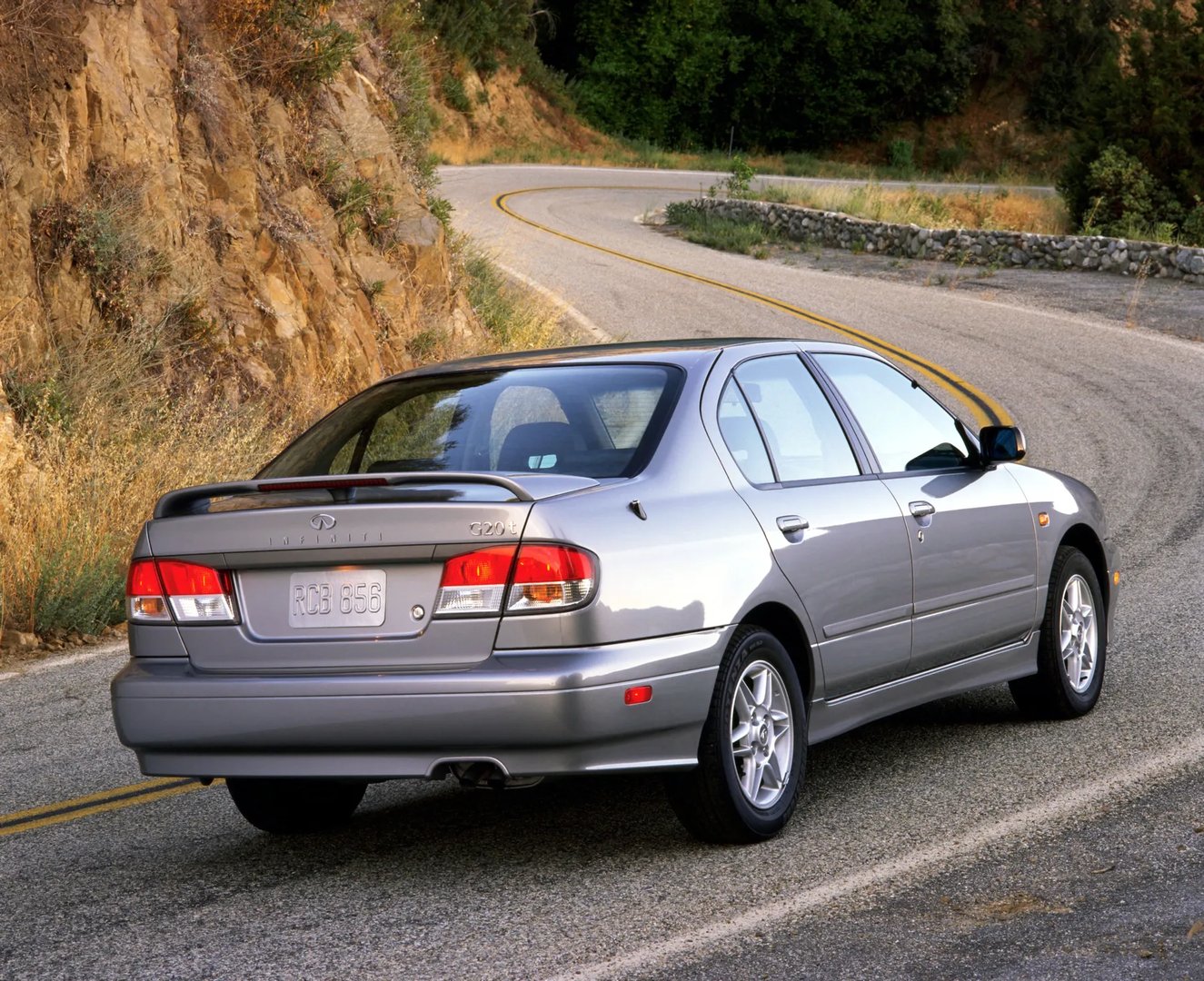 Infiniti_G_2_generation__Sedan__3.jpg