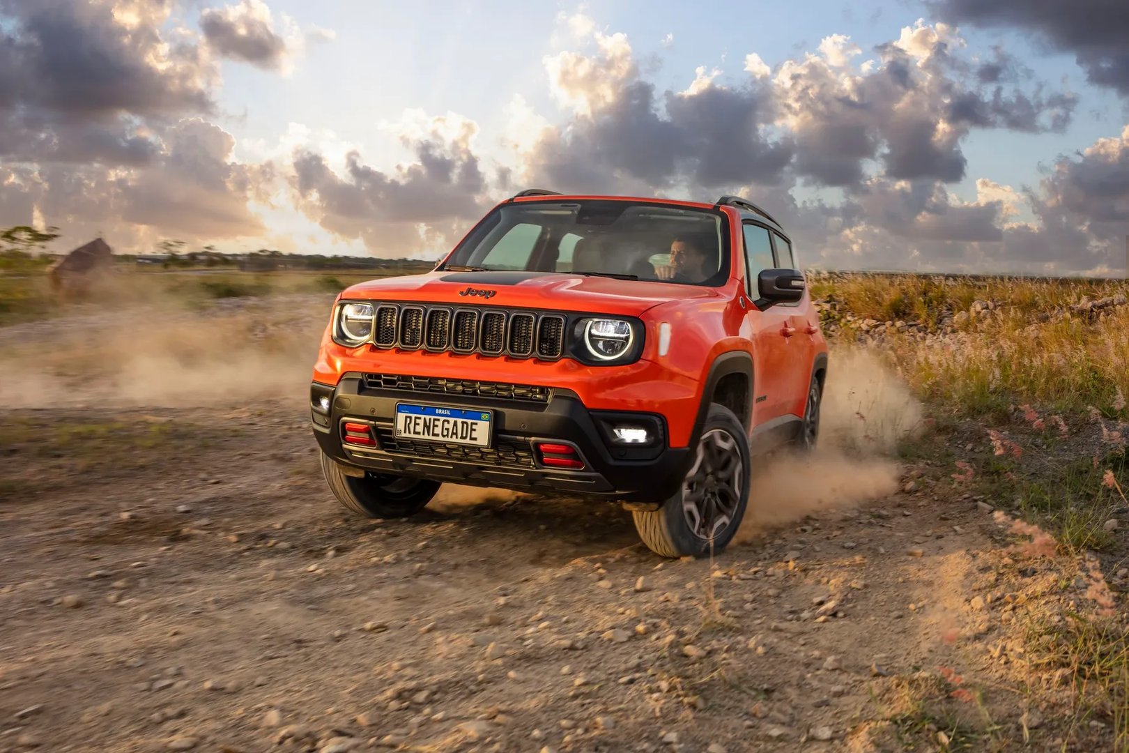 Jeep_Renegade_1_generation_restyling_2__SUV_5-doors__10.jpg