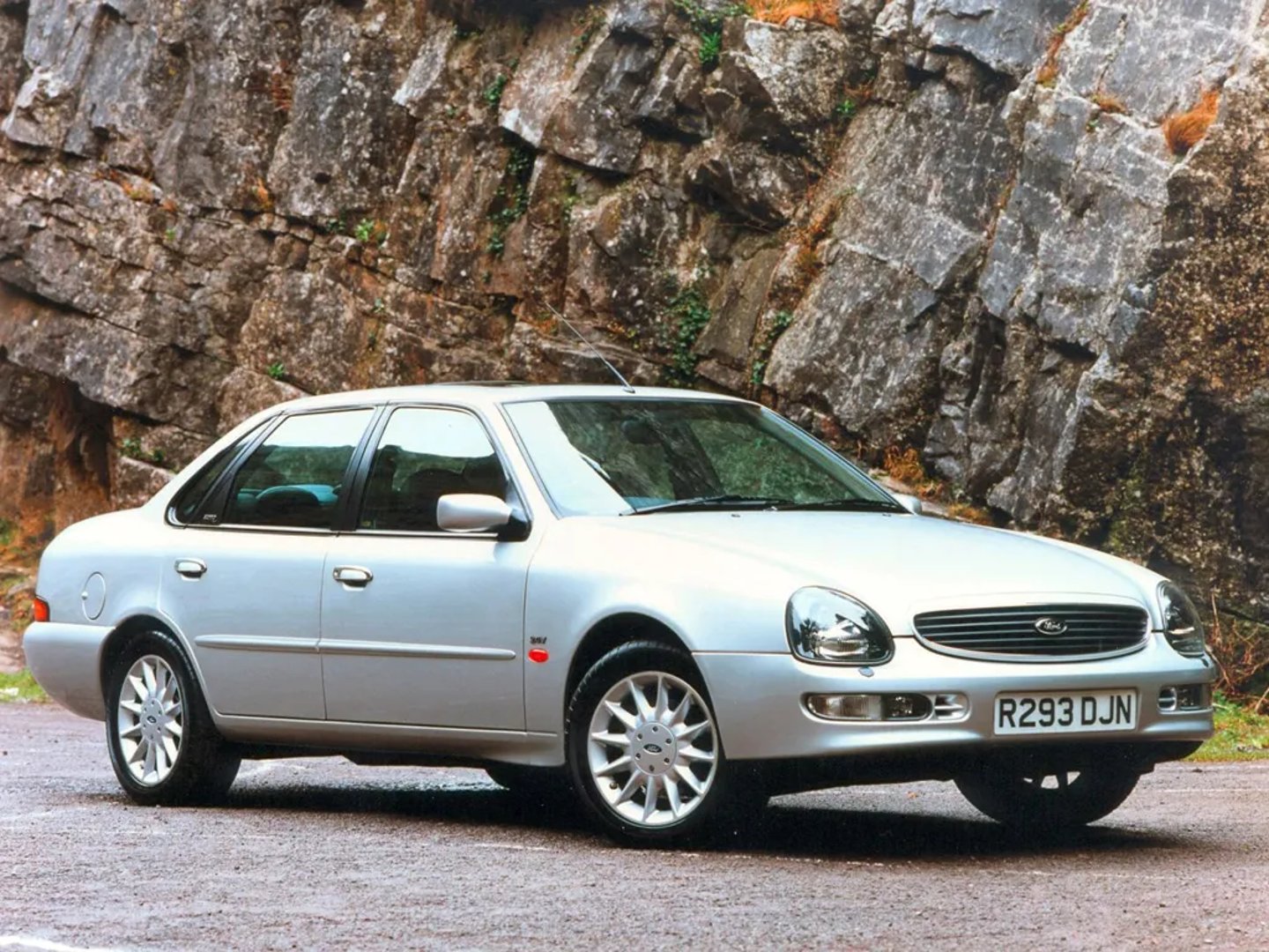 Ford_Scorpio_2_generation__Sedan__2.jpg