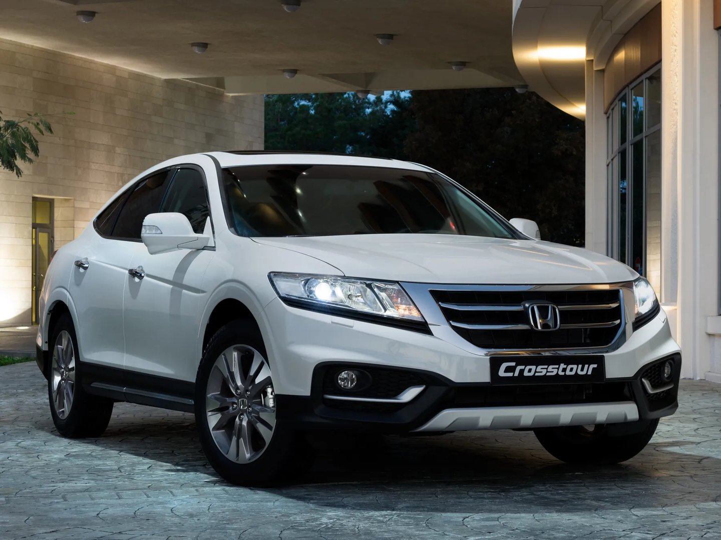 Honda_Crosstour_1_generation_restyling__SUV_5-doors__6.jpg