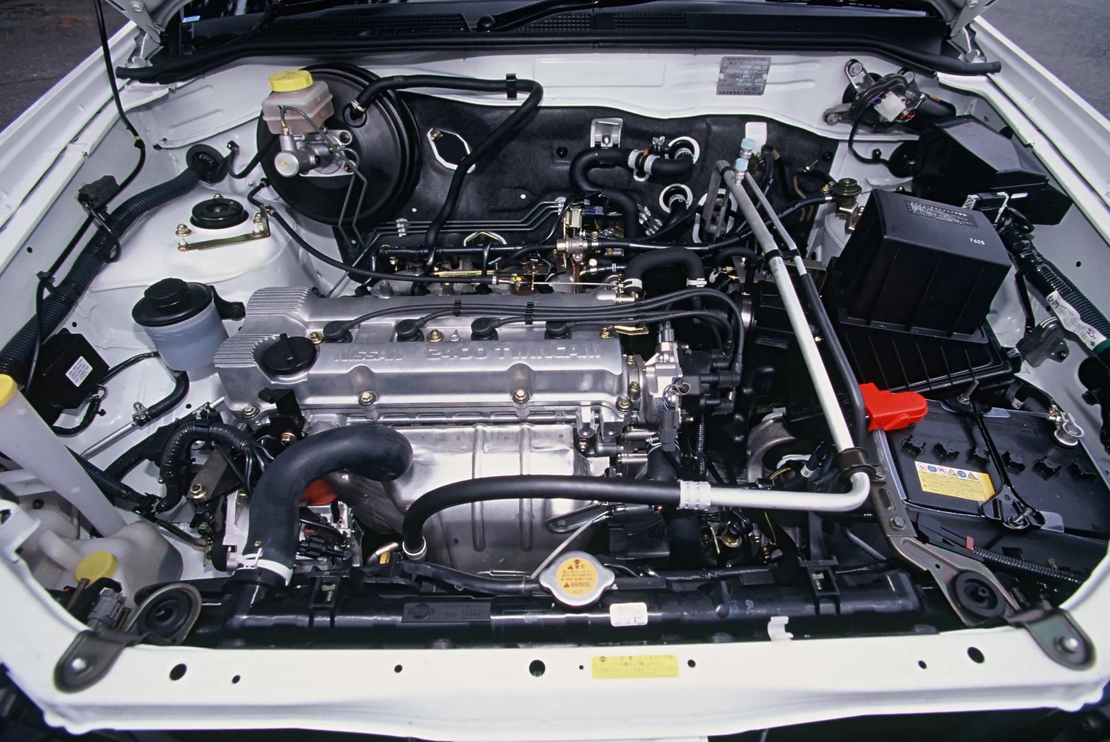 Nissan_R'nessa_1_generation__Estate_5-door__2.jpg