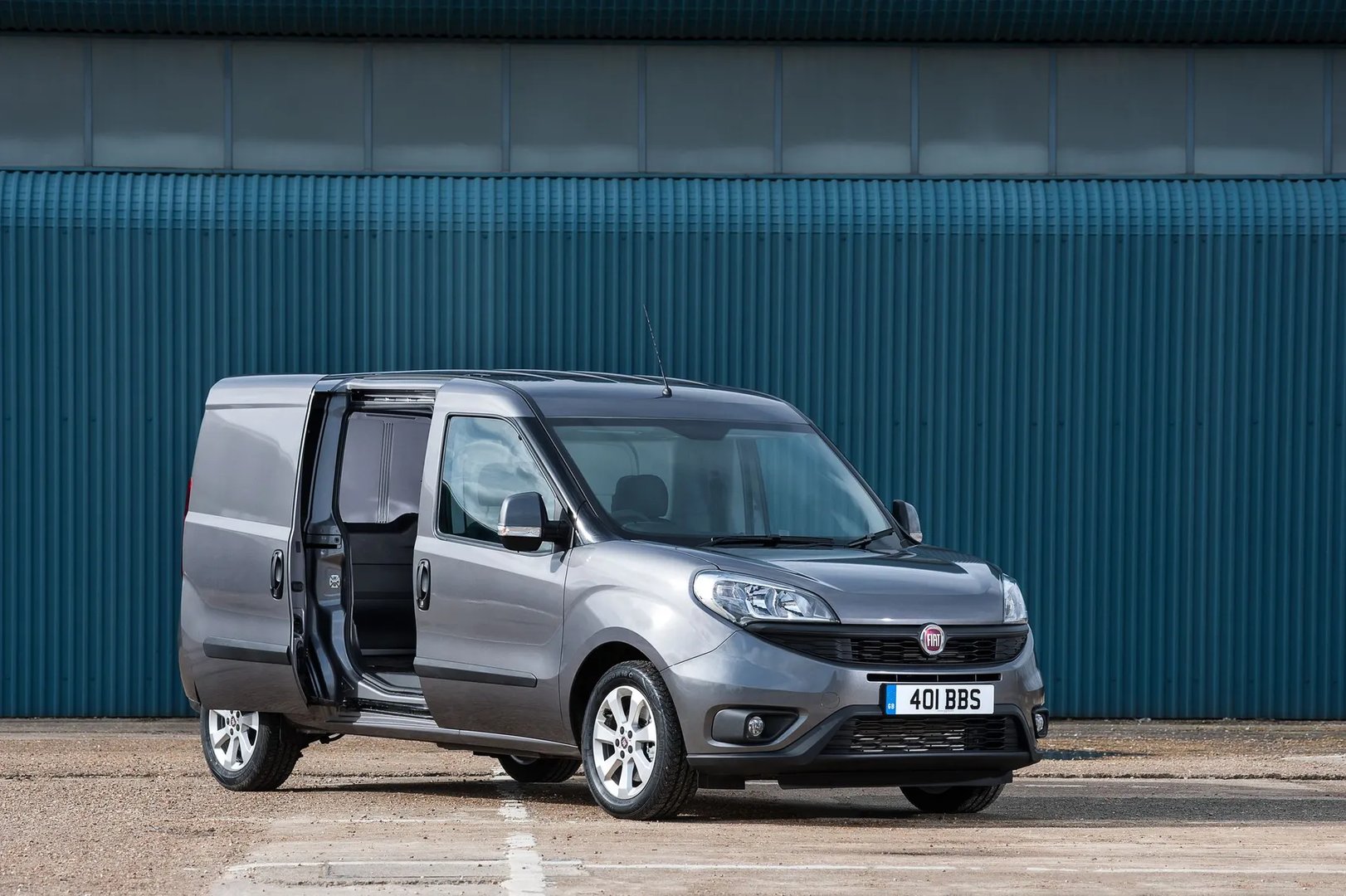 Fiat_Doblo_2_generation_restyling__Van_Long__2.jpg
