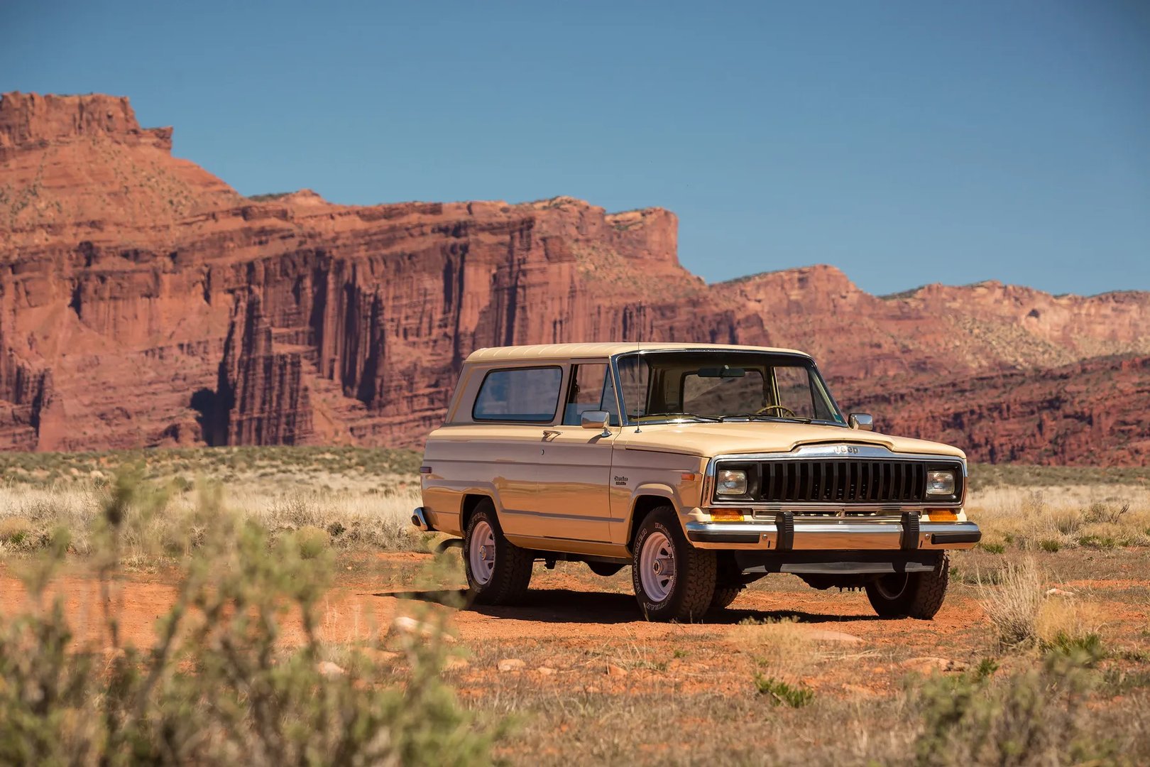 Jeep_Cherokee_1_generation__SUV_3-doors__10.jpg