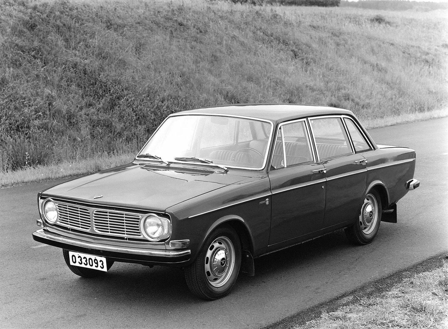 Volvo_140_Series_1_generation__Sedan__3.jpg