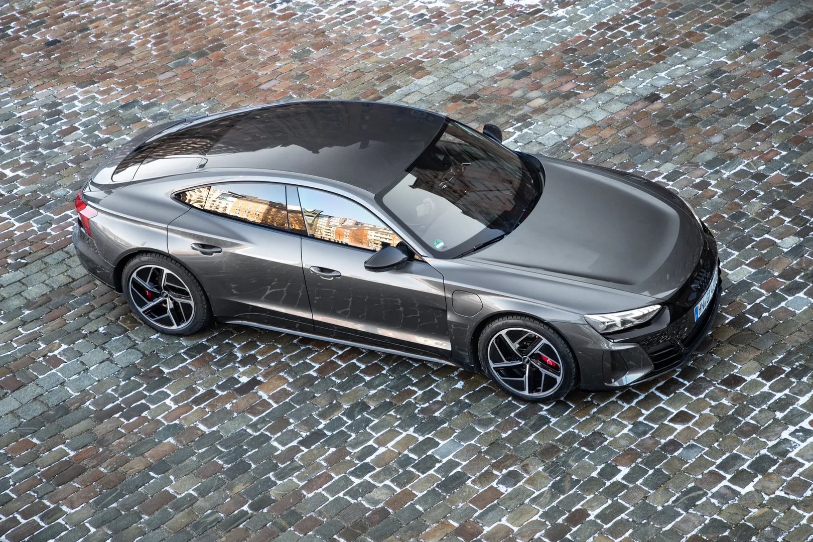 Audi_RS_e-tron_GT_1_generation__Sedan__4.jpg