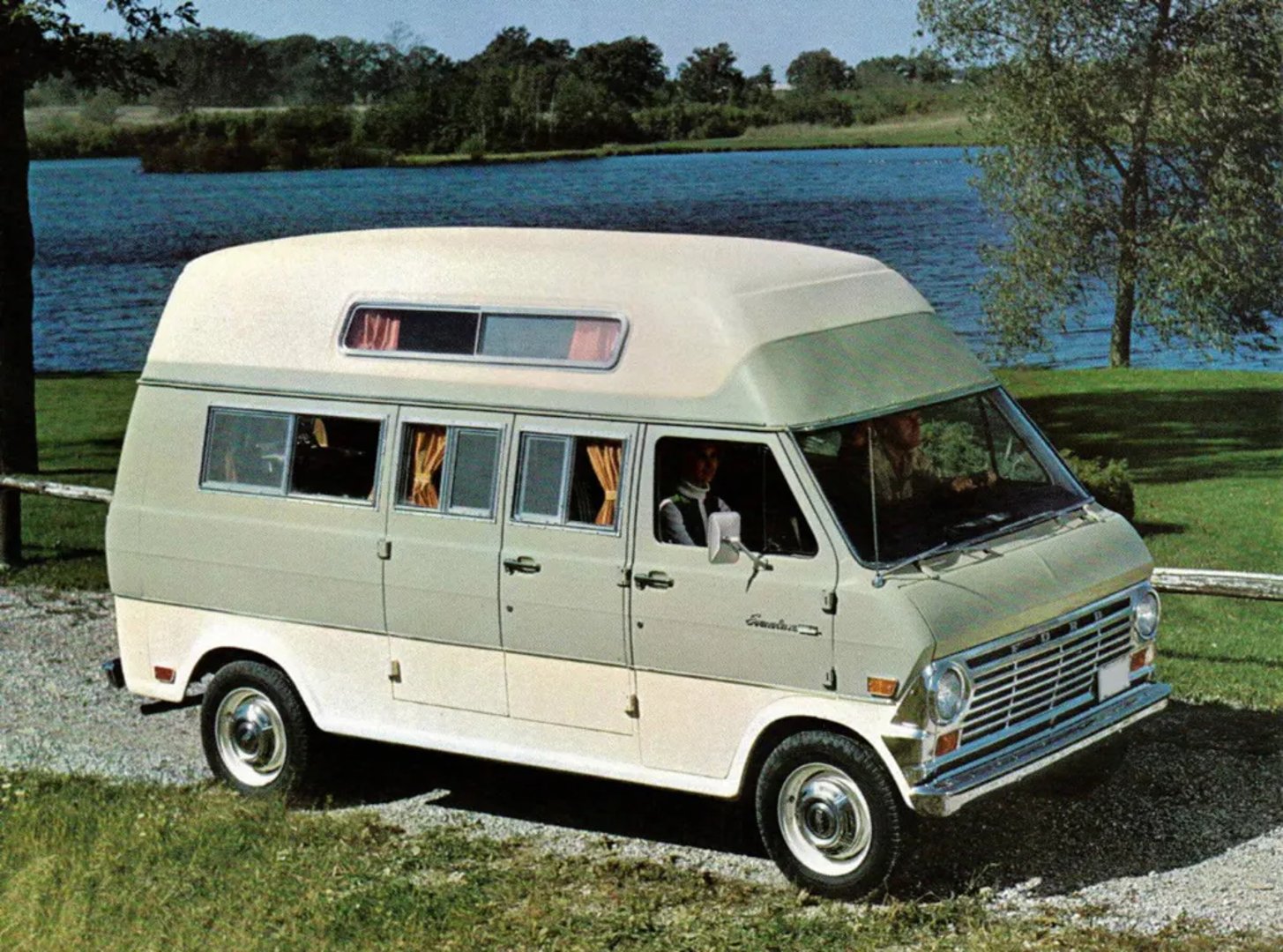 Ford_Econoline_2_generation__Minivan__1.jpg