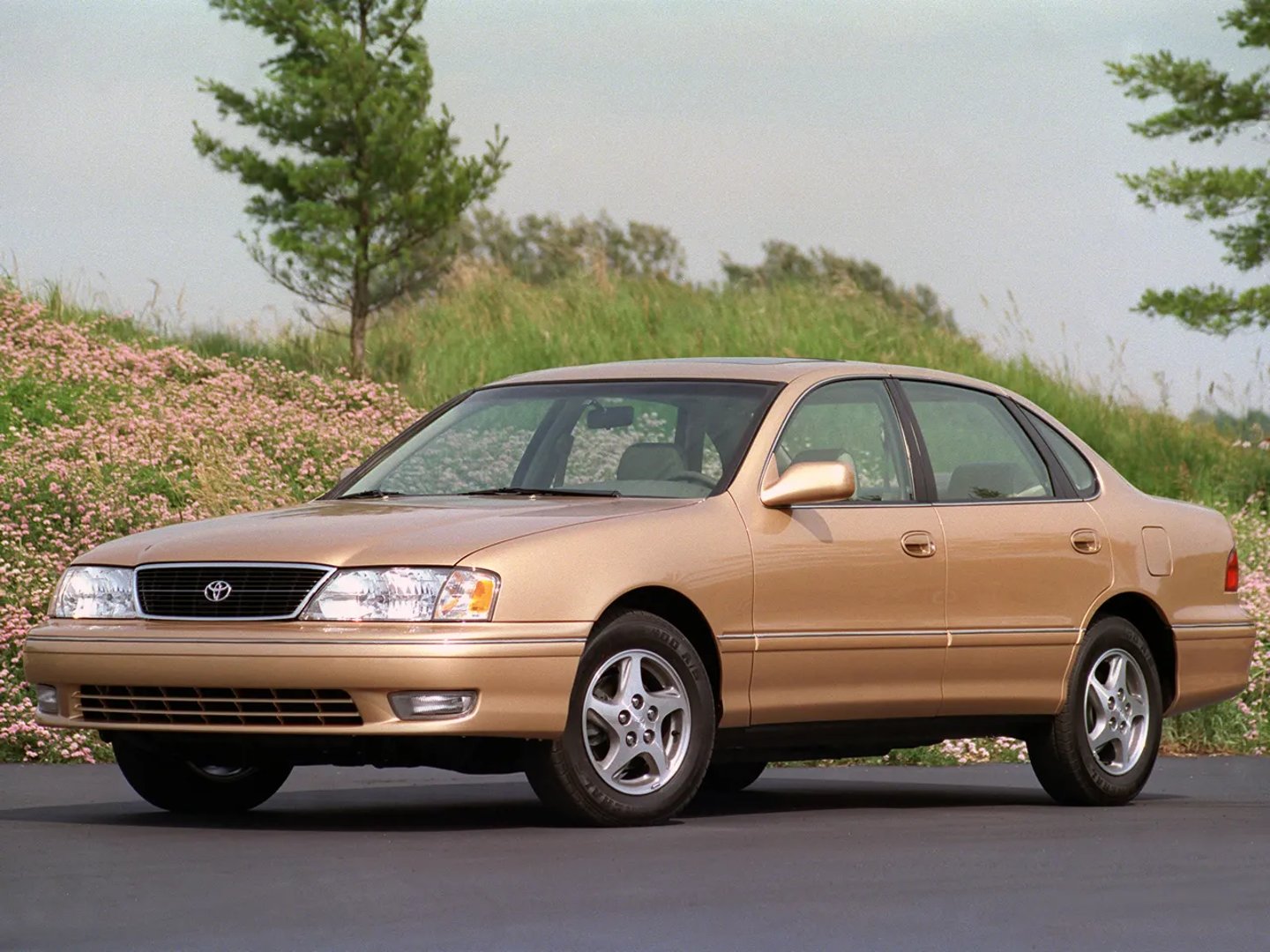 Toyota_Avalon_1_generation_restyling__Sedan__1.jpg
