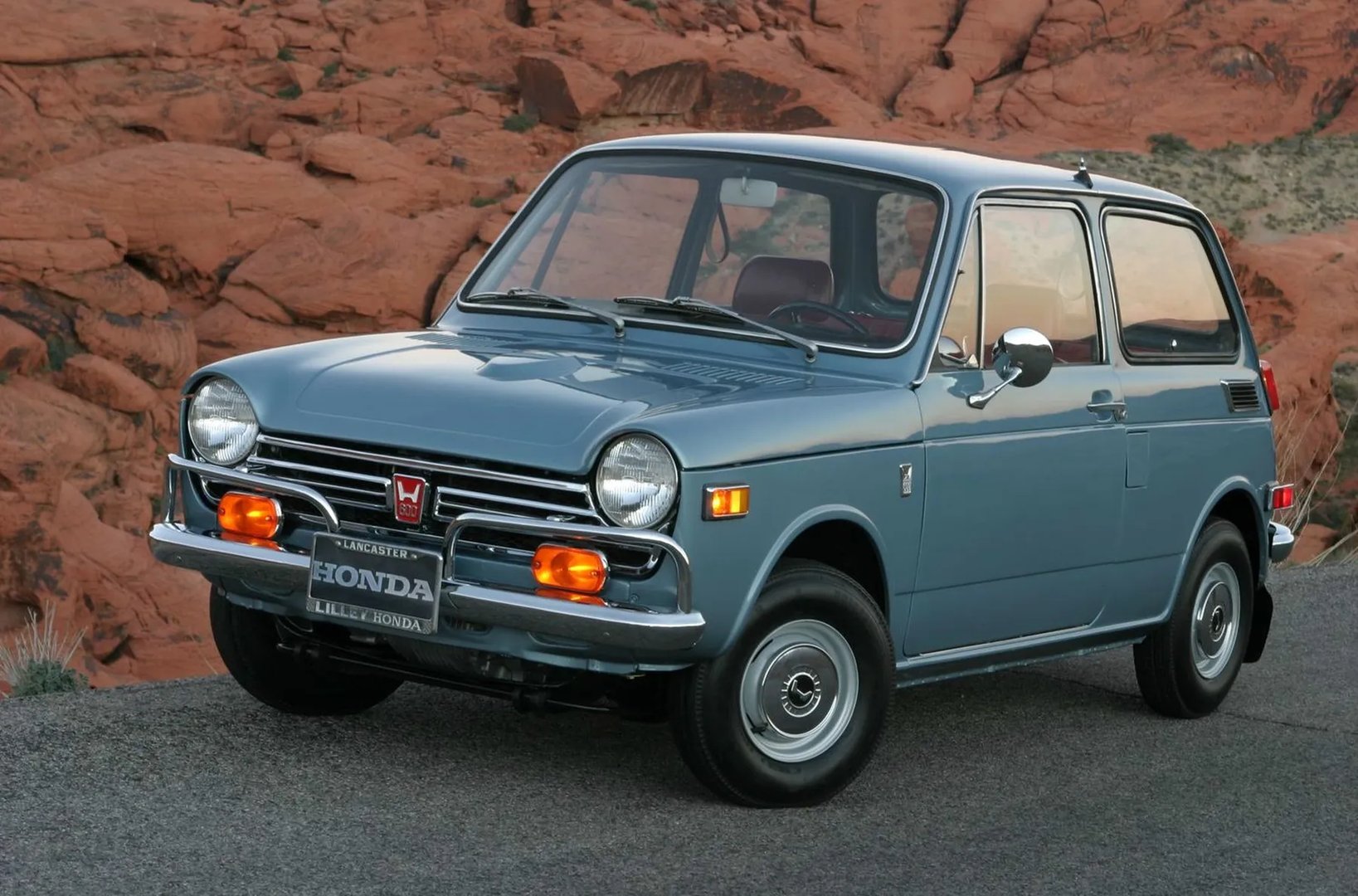 Honda_N360_1_generation__Sedan_2-doors__3.jpg