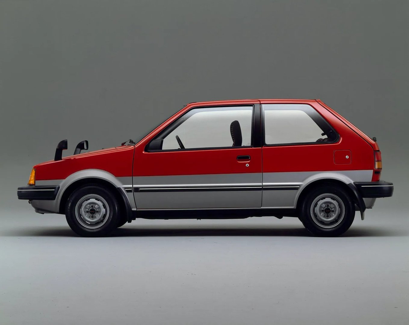 Nissan_March_1_generation__Mini_3-doors__3.jpg