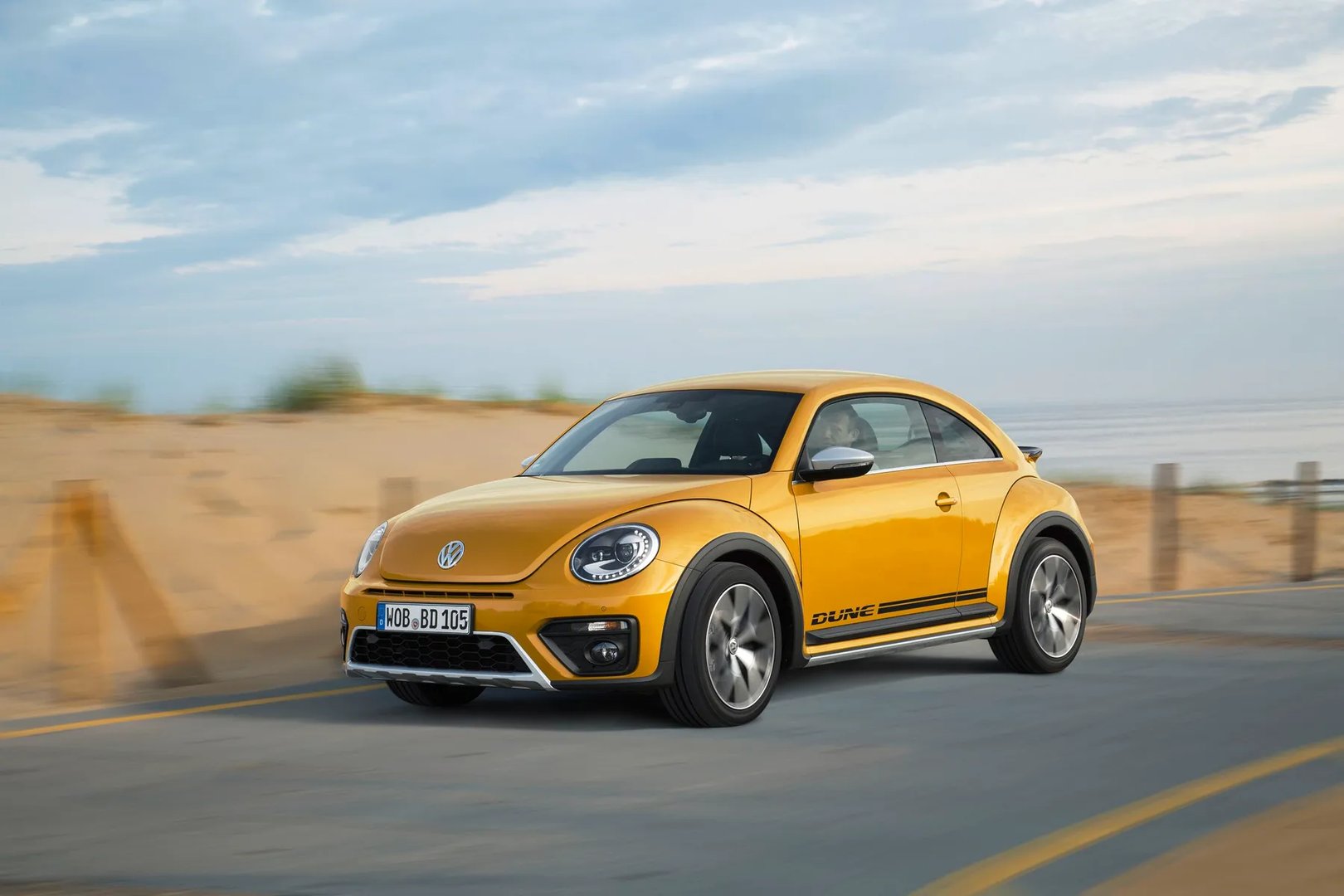 Volkswagen_Beetle_2_generation_restyling__Hatchback_3-door__5.jpg